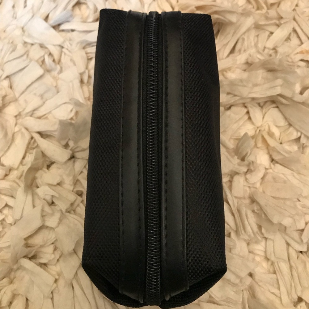 Tumi Cosmetic Case Dock Kit - image 2